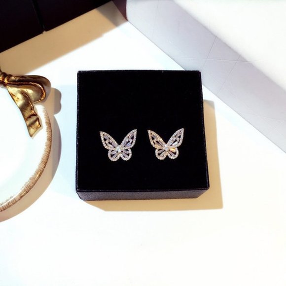 18K White Gold Diamond Butterfly Stud Earrings P - Picture 4 of 5